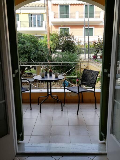 Sunny Stay Furnished Apartment In Kanoni Eksteriør billede